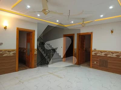 حیات آباد فیز 7 - ای5 حیات آباد فیز 7,حیات آباد,پشاور میں 9 کمروں کا 7 مرلہ مکان 1.5 لاکھ میں کرایہ پر دستیاب ہے۔