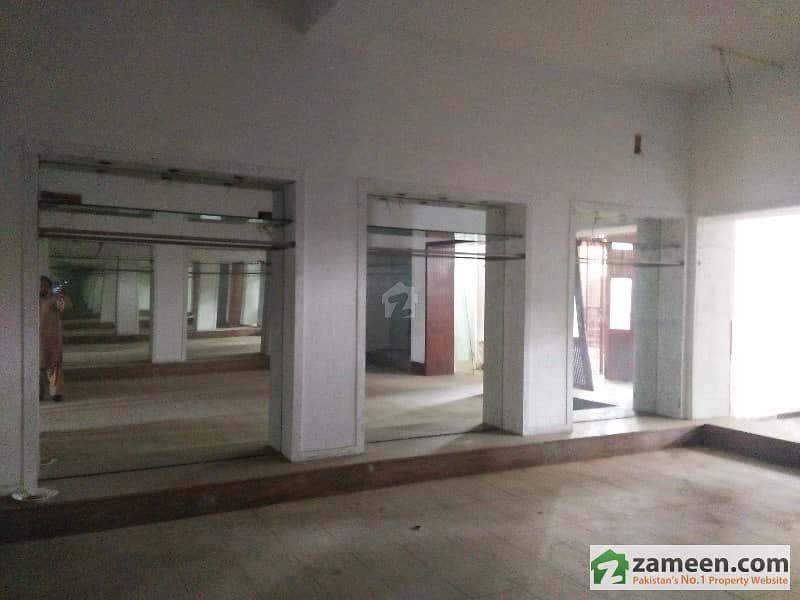 Davis Road Lower Ground Floor 11000 Square Feet Available For Rent