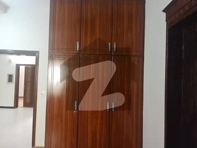 سبزہ زار سکیم ۔ بلاک پی سبزہ زار سکیم,لاہور میں 5 کمروں کا 5 مرلہ مکان 2.75 کروڑ میں برائے فروخت۔