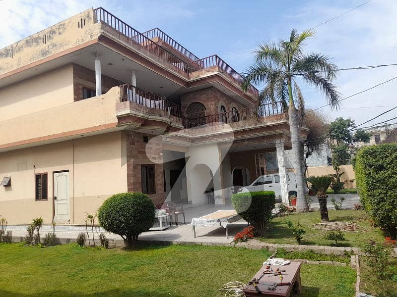 مرغزار آفیسرز کالونی لاہور میں 11 کمروں کا 2 کنال مکان 2.75 لاکھ میں کرایہ پر دستیاب ہے۔