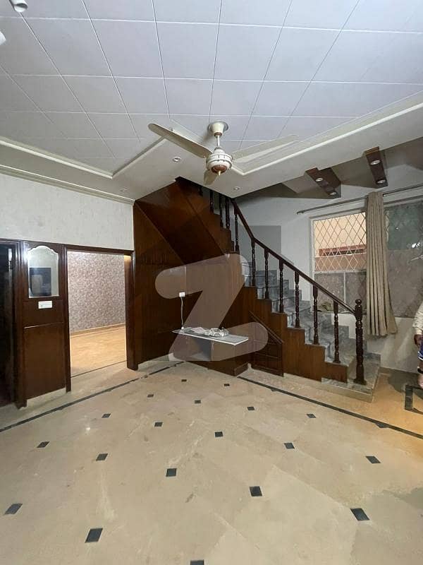 جوہر ٹاؤن فیز 1 - بلاک اے1 جوہر ٹاؤن فیز 1,جوہر ٹاؤن,لاہور میں 5 کمروں کا 12 مرلہ مکان 1.4 لاکھ میں کرایہ پر دستیاب ہے۔