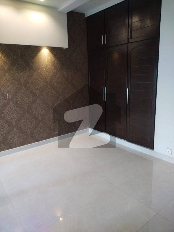1 Kanal Beautiful Modern Upper Portion With Separate Gate Available For Rent In DHA Phase 6
