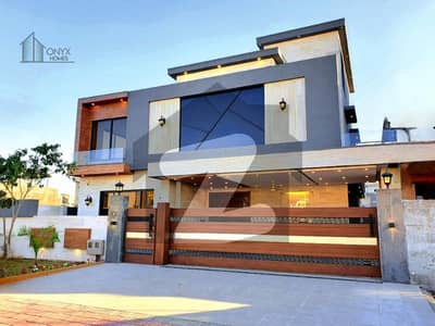 Designer 1 Kanal 6 Bedroom House On 80 Ft Boulevard