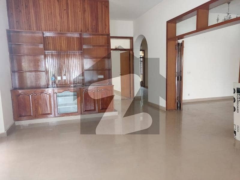 Spacious 1 Kanal House for Rent in F-11 with 6 Beds, 6 Baths, and More!