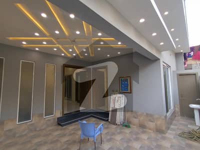 ایڈن ایگزیکیٹو ایڈن گارڈنز,فیصل آباد میں 5 کمروں کا 7 مرلہ مکان 3.75 کروڑ میں برائے فروخت۔