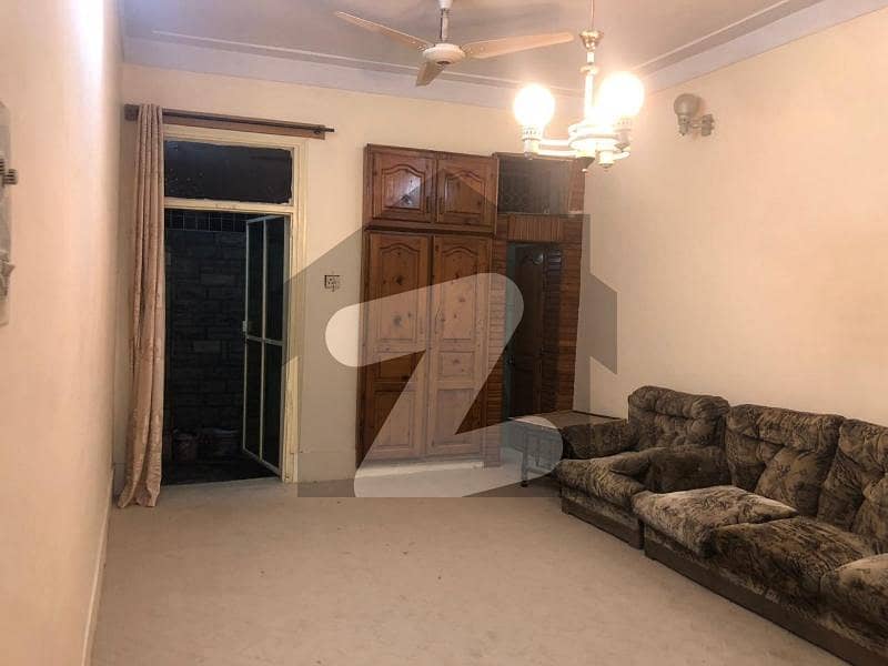 حیات آباد فیز 4 حیات آباد,پشاور میں 4 کمروں کا 5 مرلہ مکان 2.35 کروڑ میں برائے فروخت۔