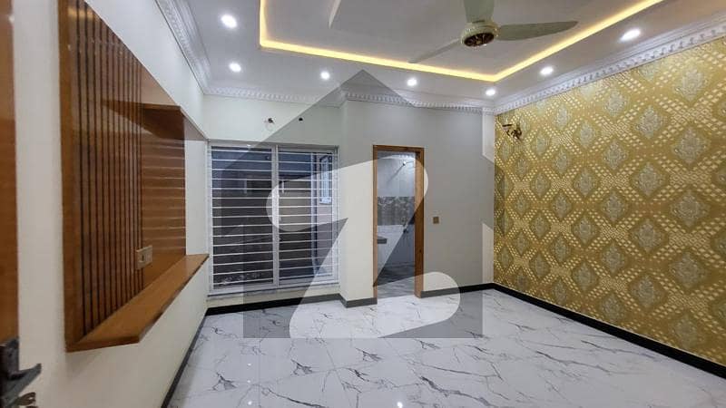 10Marla Brand New luxury House on Hot Location for sale in Bahria Town Lahore