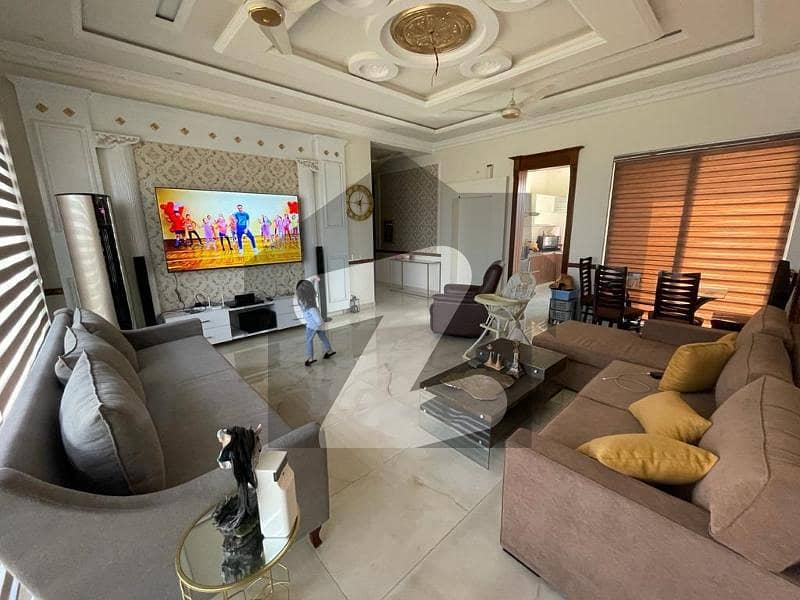 SEPRATE ENTRENCE LUXURY UPPER PORTION AVAILABLE FOR RENT IN DHA PHASE 7