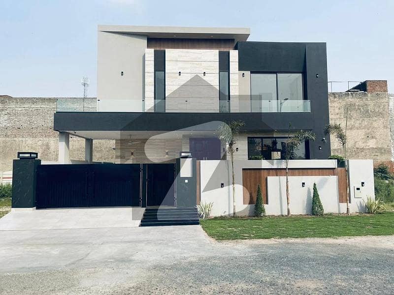 13-Marla Eye Catching Near DHA Raya Fair Ways Dream Villa For Sale In DHA