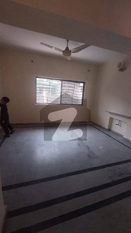 آئی ۔ 9 اسلام آباد میں 3 کمروں کا 8 مرلہ بالائی پورشن 76.0 ہزار میں کرایہ پر دستیاب ہے۔