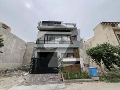 الکبیر ٹاؤن - فیز 2 الکبیر ٹاؤن,رائیونڈ روڈ,لاہور میں 4 کمروں کا 3 مرلہ مکان 1.5 کروڑ میں برائے فروخت۔