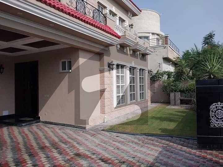 ڈی ایچ اے فیز 4 ڈیفنس (ڈی ایچ اے),لاہور میں 5 کمروں کا 1 کنال مکان 7.4 کروڑ میں برائے فروخت۔