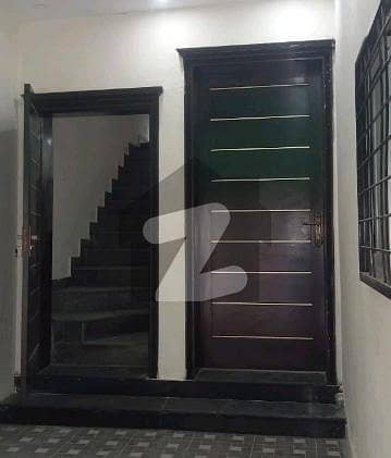 سپر ٹاون لاہور میں 3 کمروں کا 3 مرلہ مکان 1.65 کروڑ میں برائے فروخت۔