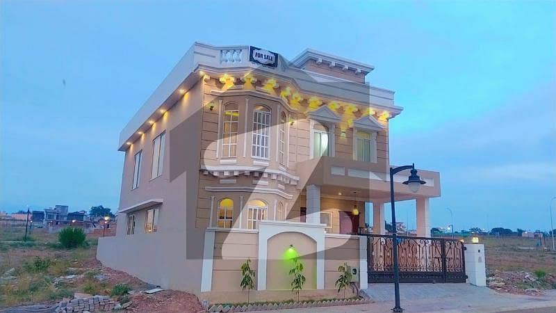 عمارکینیان ویوز اسلام آباد میں 5 کمروں کا 10 مرلہ مکان 4.9 کروڑ میں برائے فروخت۔