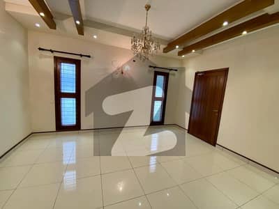 ڈی ایچ اے فیز 7 ایکسٹینشن ڈی ایچ اے ڈیفینس,کراچی میں 4 کمروں کا 4 مرلہ مکان 3.25 کروڑ میں برائے فروخت۔