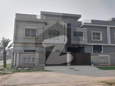 GOOD LOCATION 5 MARLA CORNER HOUSE FACING PARK AVAILABLE FOR SALE IN RAIWIND ROAD