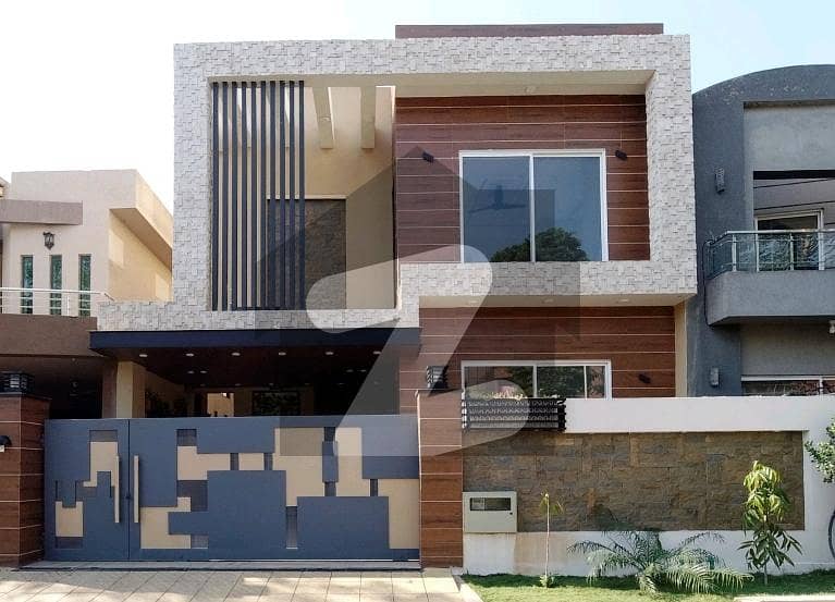 In Bahria Town Phase 4 House For sale Sized 10 Marla