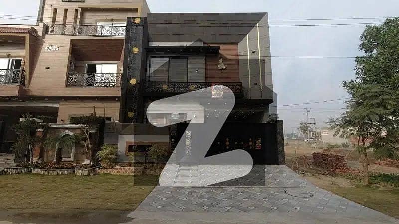 10 MARLA BEAUTIFUL HOUSE BEHIND 150 FEET ROAD AVAILABLE FOR SALE IN LDA AVENUE BLOCK J