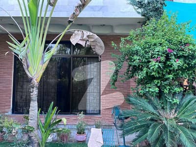 1 Kanal Beautiful House Available For Sale in P Block Model Town Ext Lahore