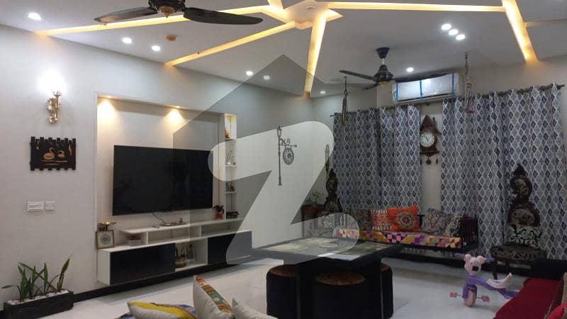 ڈی ایچ اے فیز 7 ڈیفنس (ڈی ایچ اے),لاہور میں 10 کمروں کا 1 کنال مکان 7.75 کروڑ میں برائے فروخت۔