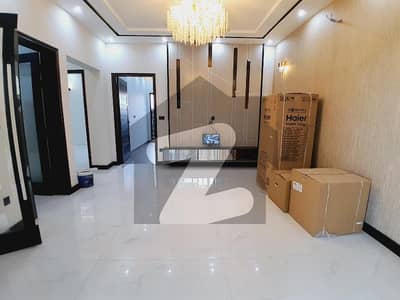 ابدالینزکوآپریٹو ہاؤسنگ سوسائٹی لاہور میں 5 کمروں کا 10 مرلہ مکان 3.55 کروڑ میں برائے فروخت۔