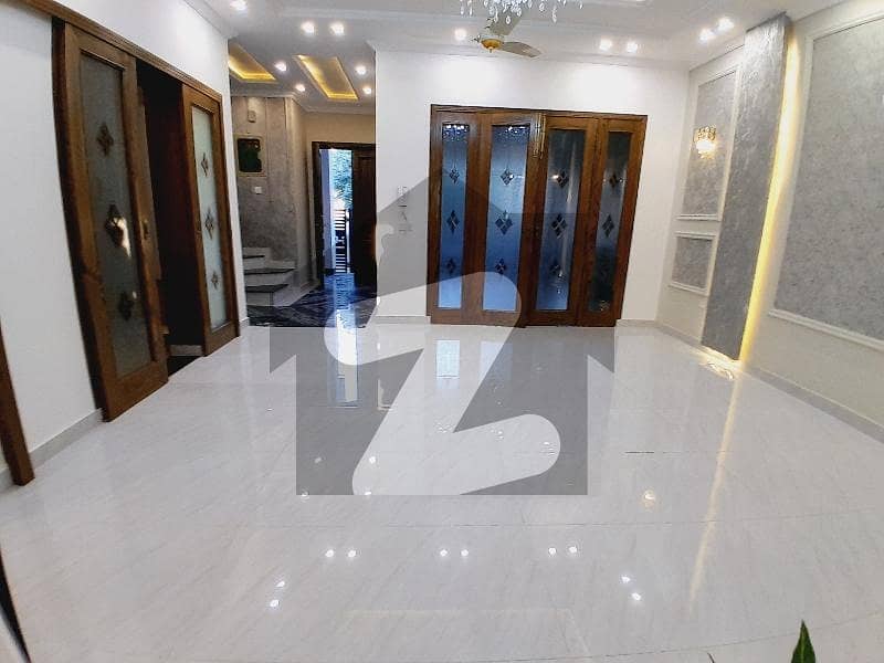 اتحاد ٹاؤن فیز ١ اتحاد ٹاؤن,رائیونڈ روڈ,لاہور میں 5 کمروں کا 10 مرلہ مکان 3.65 کروڑ میں برائے فروخت۔