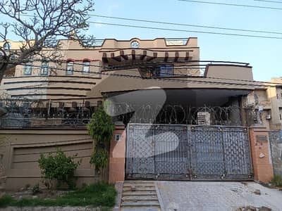 سمن آباد ۔ بلاک این سمن آباد,لاہور میں 6 کمروں کا 11 مرلہ مکان 1.4 لاکھ میں کرایہ پر دستیاب ہے۔