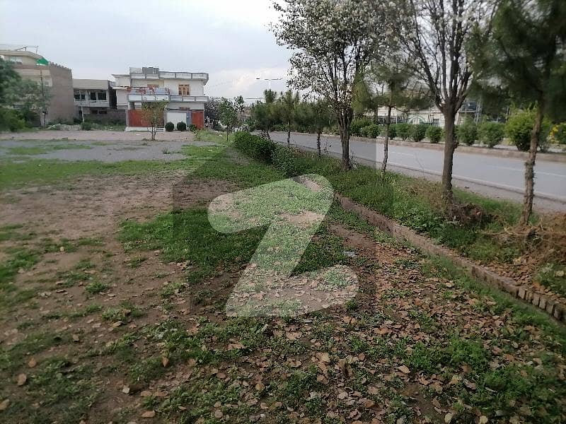 Prime Location 1 Kanal Residential Plot For Sale In The Perfect Location Of Hayatabad Phase 6 - F2