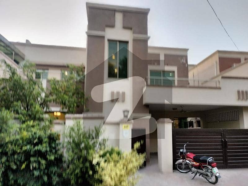 11 Marla 4 Bedroom Special House for Rent in Askari -11 Lahore.