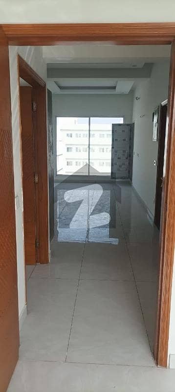 ڈی ایچ اے فیز 8 ڈی ایچ اے ڈیفینس,کراچی میں 3 کمروں کا 6 مرلہ فلیٹ 3.0 کروڑ میں برائے فروخت۔