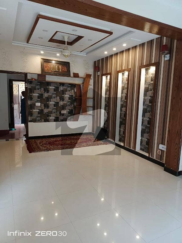 بحریہ ٹاؤن سیکٹرڈی بحریہ ٹاؤن,لاہور میں 1 کمرے کا 5 مرلہ زیریں پورشن 30.0 ہزار میں کرایہ پر دستیاب ہے۔