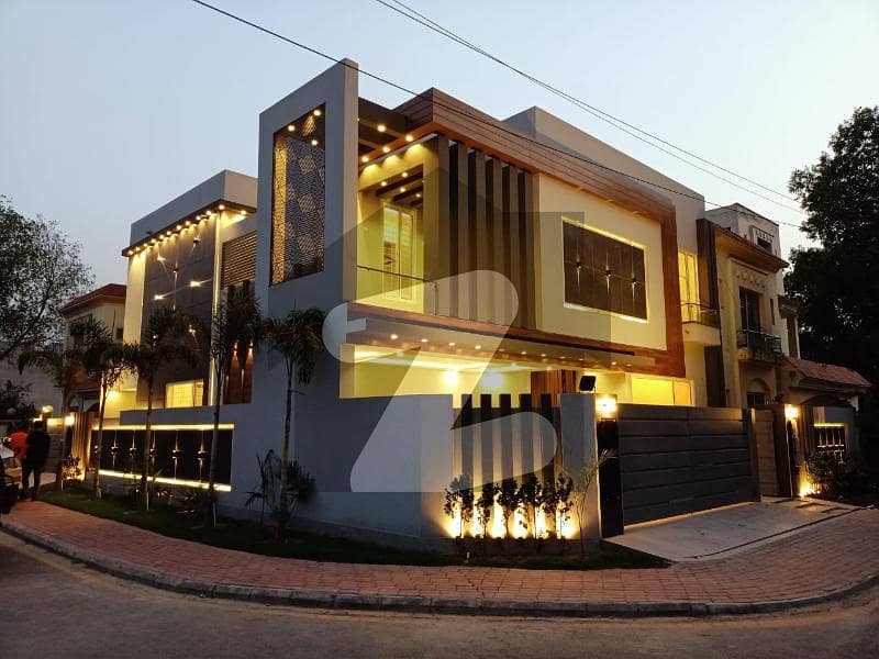 10 MARLA BRAND NEW LUXURY HOUSE FOR RENT