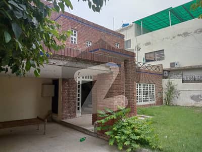 18 Marla House For Sale On Main Road Khayaban-E-Sadiq