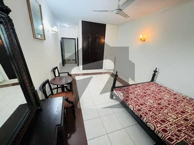 ایف ۔ 11 مرکز ایف ۔ 11,اسلام آباد میں 2 کمروں کا 12 مرلہ فلیٹ 4.25 کروڑ میں برائے فروخت۔