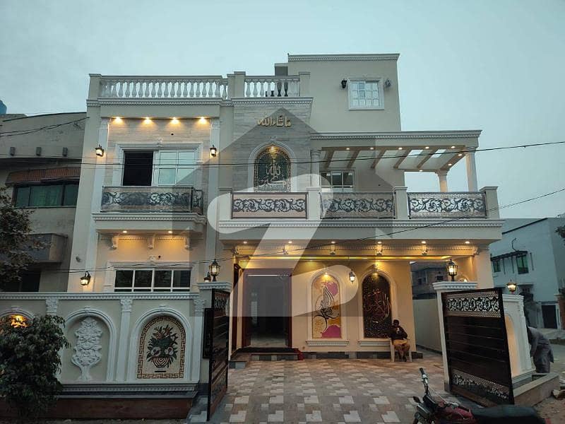 واپڈا ٹاؤن فیز 1 واپڈا ٹاؤن,لاہور میں 5 کمروں کا 11 مرلہ مکان 5.4 کروڑ میں برائے فروخت۔