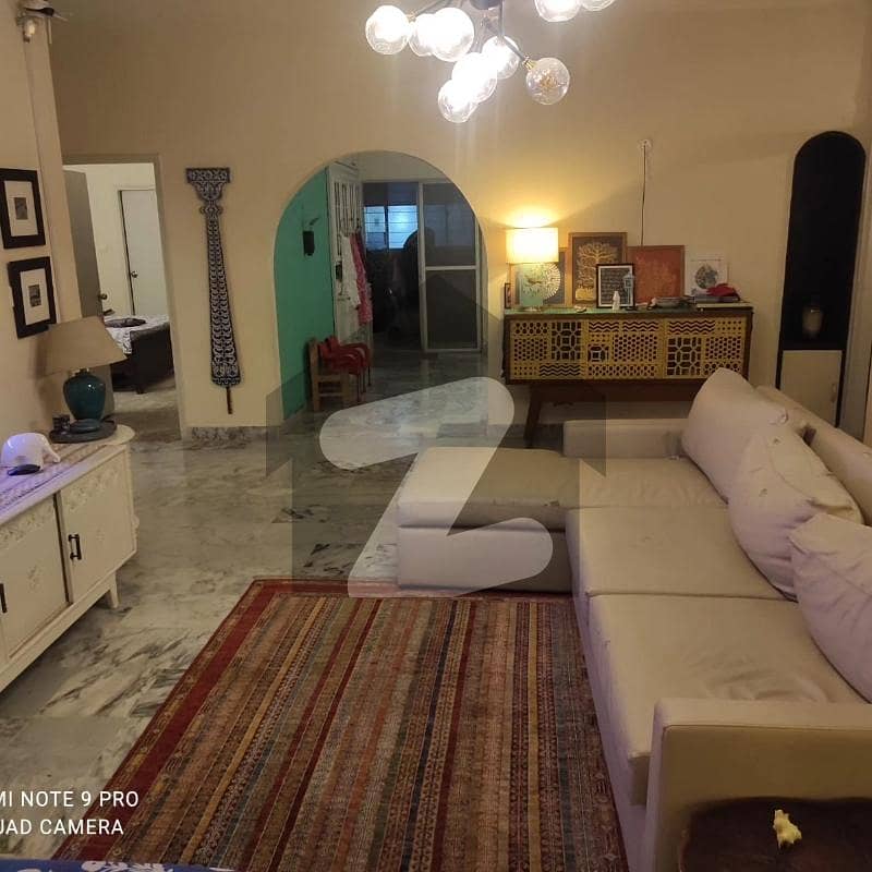 کلفٹن ۔ بلاک 3 کلفٹن,کراچی میں 4 کمروں کا 11 مرلہ فلیٹ 1.5 لاکھ میں کرایہ پر دستیاب ہے۔