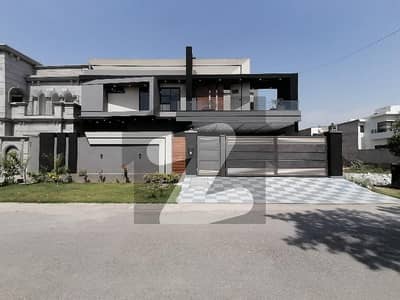 Centrally Located House For sale In Wapda Town Phase 2 Available