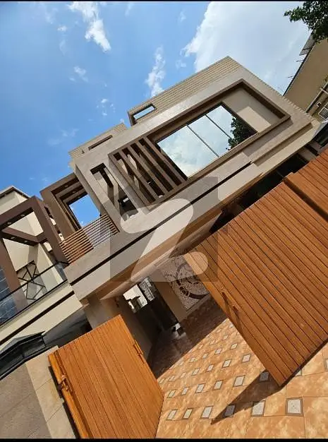 10 Marla Brand New Luxury House For Sale In Bahria Town Lahore.