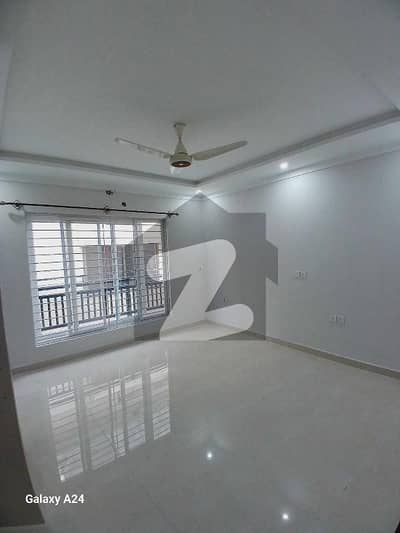1 KANAL BRAND NEW UPPER PORTION AVAILABLE FOR RENT VERY GOOD PRIME LOCATION GOOD CONDITION