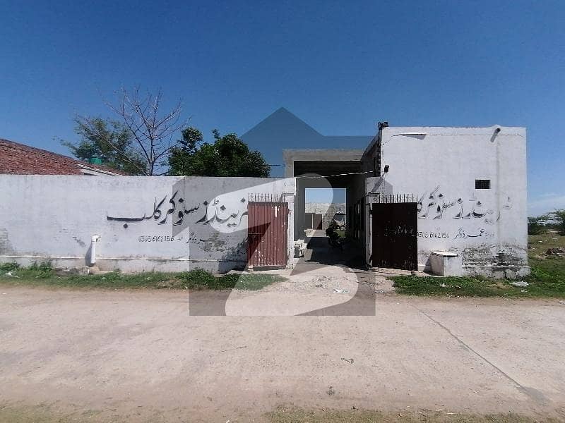 Ideally Located Prime Location Farm House For sale In Eminabad Road Available