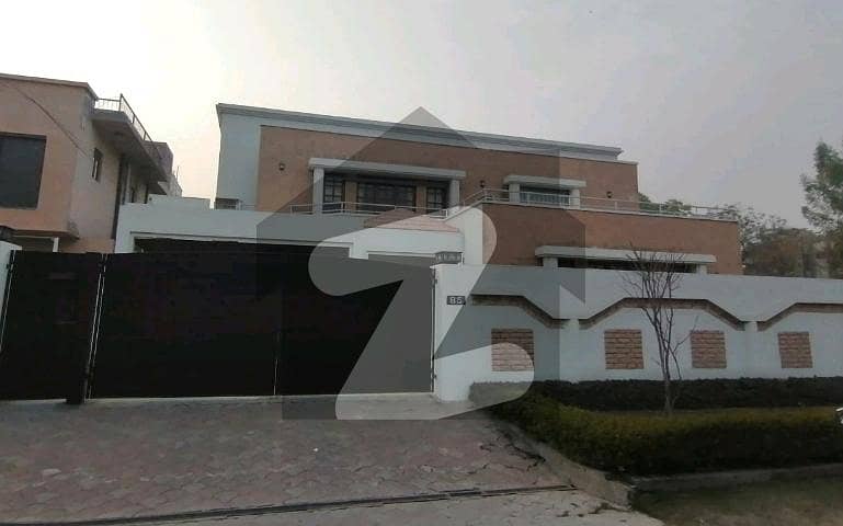 بریج کالونی کینٹ,لاہور میں 5 کمروں کا 1 کنال مکان 14.0 کروڑ میں برائے فروخت۔