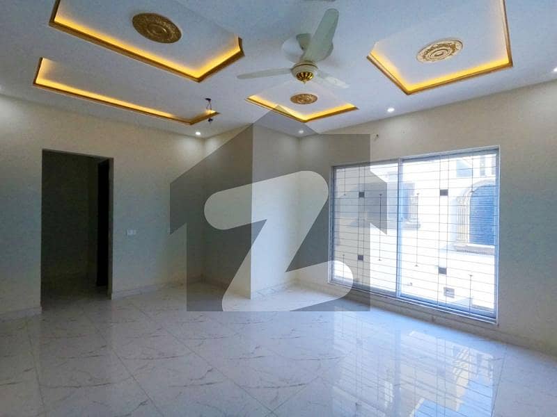 House Of 2 Kanal Available For sale In Central Park - Block B