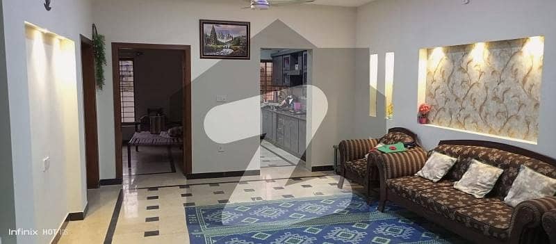 ڈی ۔ 17 اسلام آباد میں 5 کمروں کا 8 مرلہ مکان 2.4 کروڑ میں برائے فروخت۔