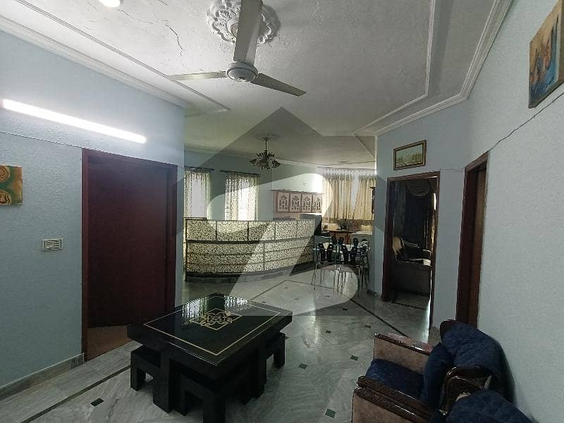 جوہر ٹاؤن لاہور میں 5 کمروں کا 8 مرلہ مکان 2.6 کروڑ میں برائے فروخت۔