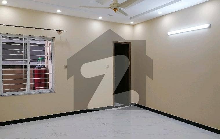 بحریہ ٹاؤن فیز 4 بحریہ ٹاؤن راولپنڈی,راولپنڈی میں 5 کمروں کا 10 مرلہ مکان 4.85 کروڑ میں برائے فروخت۔