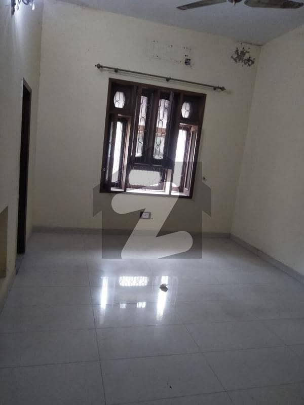 One kanal Upper Portion With Two Bed Attach Bath For Rent In Garden Town Lahore