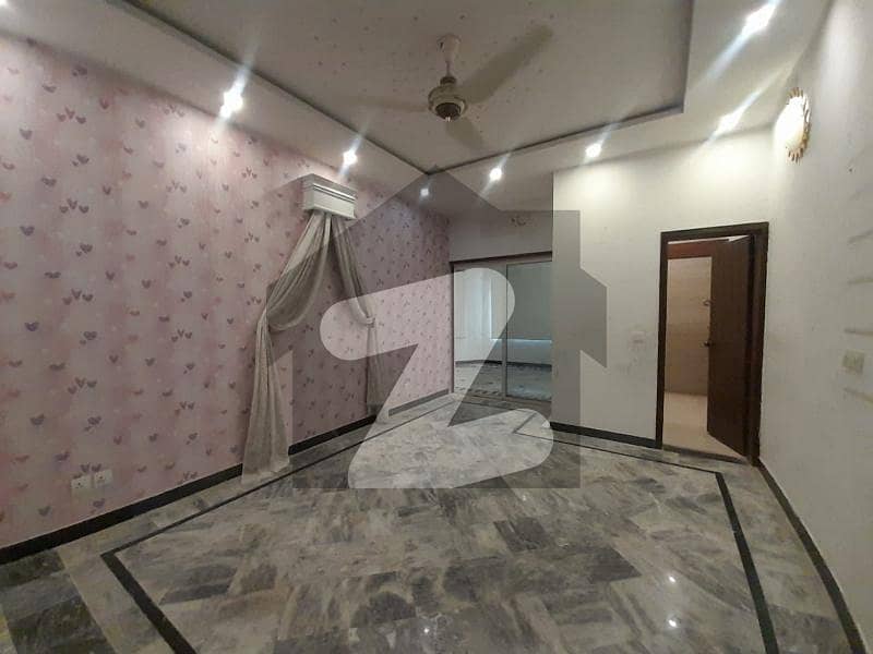 ڈی ایچ اے فیز 2 - بلاک ایس فیز 2,ڈیفنس (ڈی ایچ اے),لاہور میں 3 کمروں کا 1 کنال مکان 1.65 لاکھ میں کرایہ پر دستیاب ہے۔