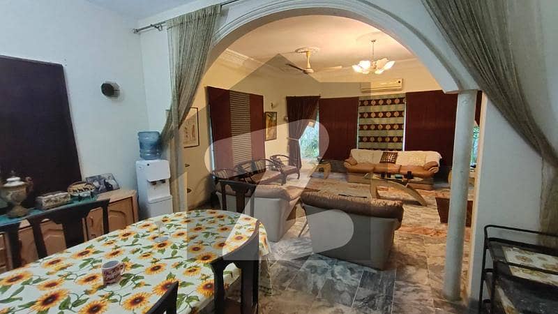 ڈی ایچ اے فیز 5 ڈی ایچ اے ڈیفینس,کراچی میں 5 کمروں کا 19 مرلہ مکان 11.0 کروڑ میں برائے فروخت۔