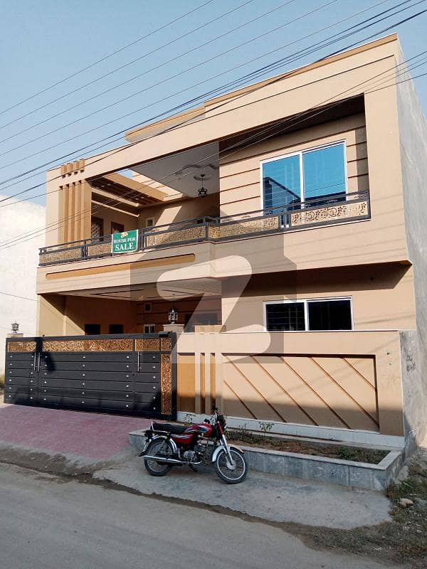 سوان گارڈن اسلام آباد میں 6 کمروں کا 10 مرلہ مکان 3.8 کروڑ میں برائے فروخت۔