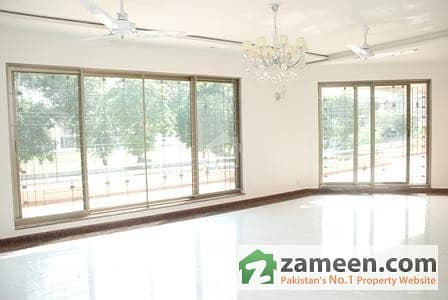 1 Kanal 2 Marla Bungalow In Gulberg 3, At Prime Location For Sale